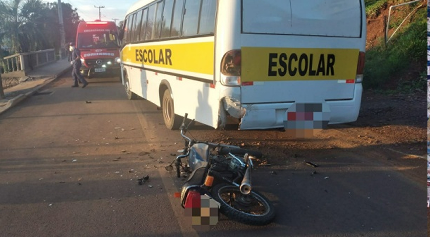 Motociclista sofre ferimentos em colisão com ônibus no interior