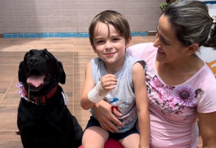 Comissão de humanização do HRTGB – Santé inicia atividades com cão terapêutico