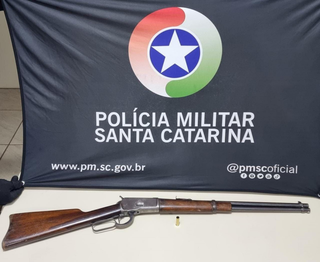 Homem é detido por posse irregular de arma após ameaça