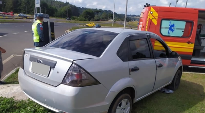 Motorista abandona local de acidente levando apenas uma garrafa de bebida