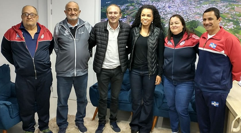 Lançamento do livro “Títulos e Conquistas II” traz  campeã olímpica de voleibol, Fofão