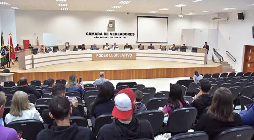 Vereadores propõem inclusão de disciplinas, criação de guarda municipal, melhorias em estrada e troca de placa