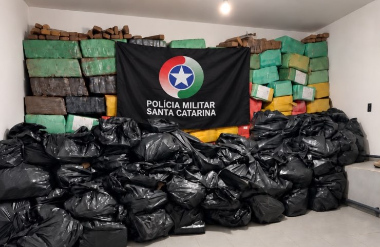 PM apreende mais de 4 toneladas de maconha e prende homem em SC