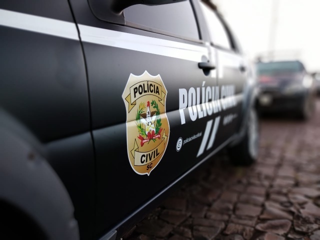 Polícia cumpre mandados de busca e apreensão