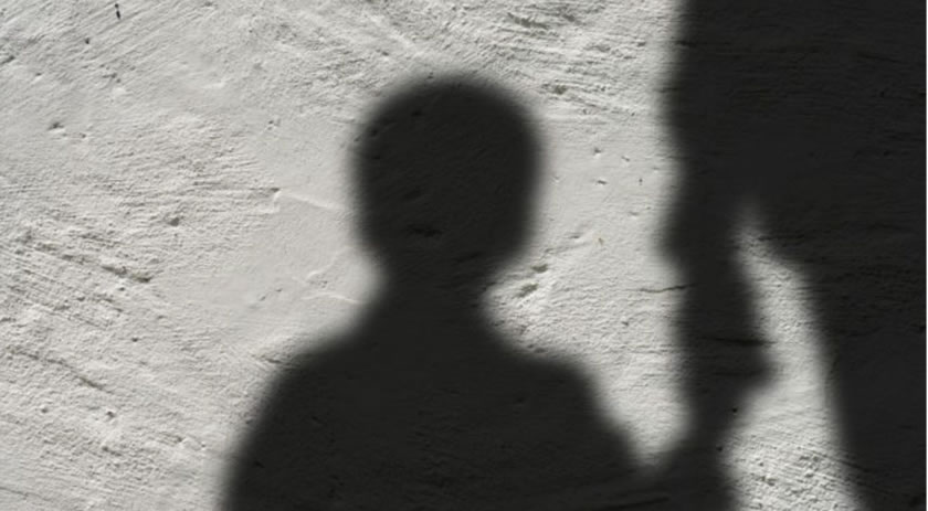 Mãe recebe pena de 117 anos por oferecer filhas para estuprador em troca de dinheiro em SC