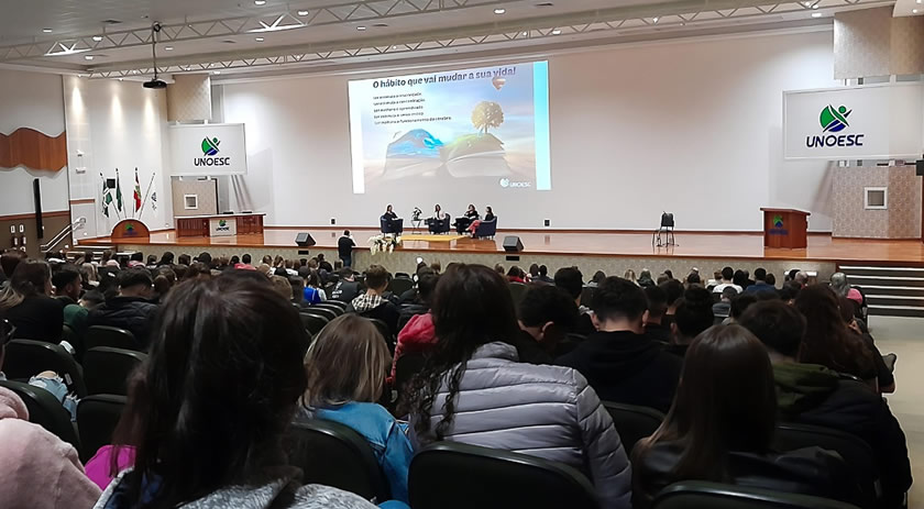 Noite Literária promovida pela Unoesc São Miguel é marcada por reflexão sobre a leitura na formação profissional e pessoal