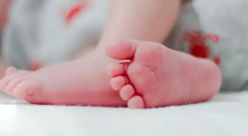 Mãe é suspeita de matar bebê de três meses durante amamentação em SC, diz polícia