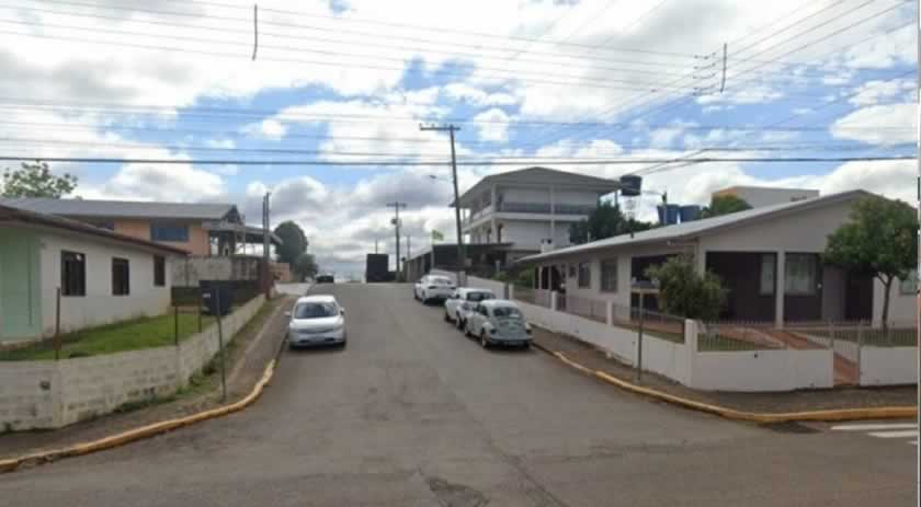 Mulher busca água para estranhos e marido acaba morto a tiros