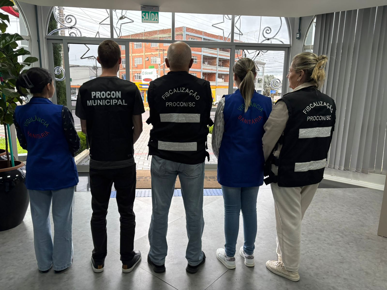 Denúncia leva Procon a realizar fiscalização em supermercado