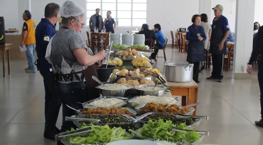 Feijoada promovida pelo Lions Clube reúne mais de 600 pessoas em SMOeste