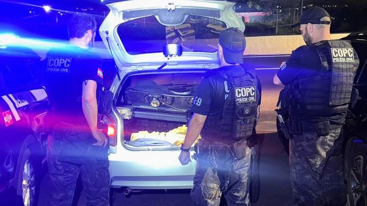 Dupla é presa no Oeste com cerca de 50 kg de maconha