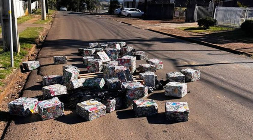 PF apreende 600 kg de sucata de alumínio após caminhão fugir para a Argentina