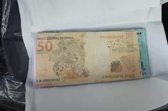 Mais de R$ 2 mil em notas falsas são apreendidos pela polícia