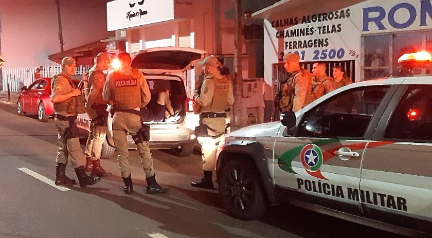 Homem é preso após furtar veículo
