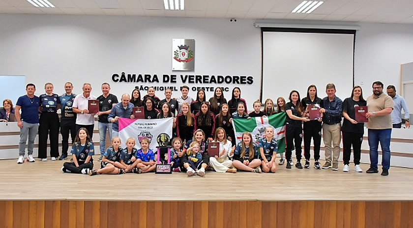 Câmara presta homenagem à equipe do Gol de Bico por conquista do bicampeonato da Liga Catarinense 2024