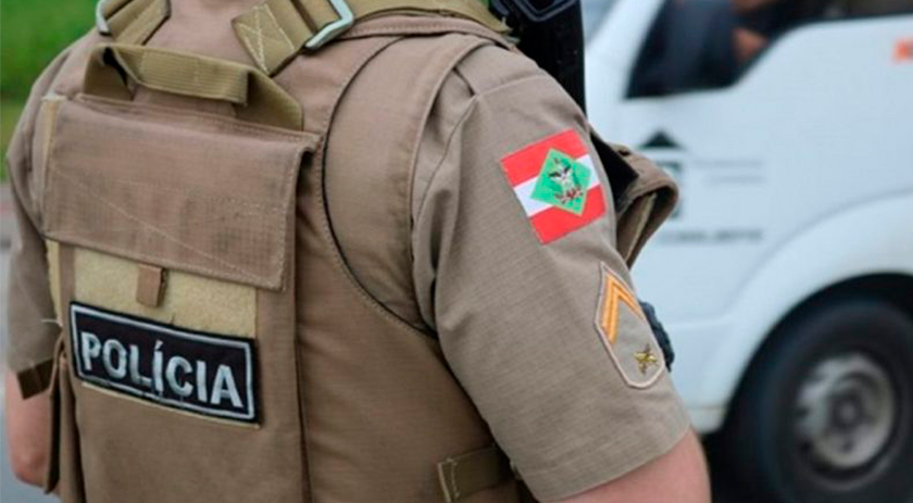 Homem invade residência, tenta agarrar a vizinha e acaba preso pela PM
