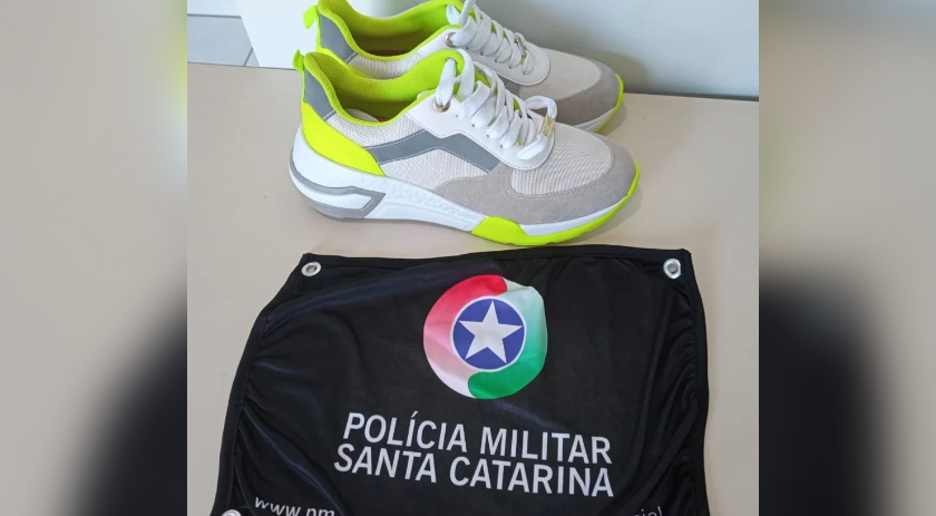 Adolescente é apreendido depois de furtar tênis no centro