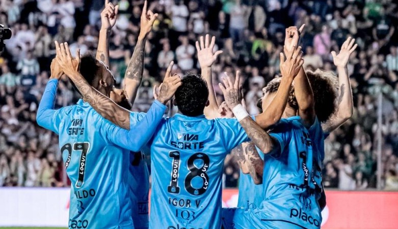 Neymar faz hat-trick, Santos vence Juventude e se aproxima de permanência na Série A