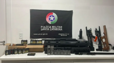 PMRv apreende armas de pressão e eletrônicos estrangeiros em ônibus na SC-480