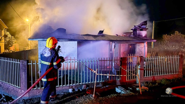 Incêndio destrói residência no interior do município