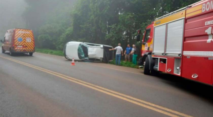 Saída de pista seguida de capotamento deixa duas mulheres feridas no Oeste de SC