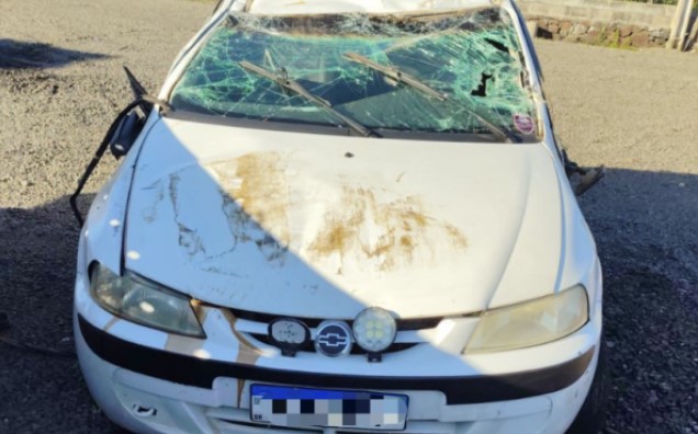 Motorista embriagado e agressivo é preso com carro de placas adulteradas após acidente na BR-282