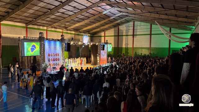 Grande público prestigia etapa mesorregional do Dança Catarina
