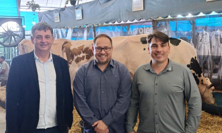 Comitiva de São Miguel do Oeste cumpre agenda técnica em Castro (PR) com foco em inovação no agronegócio e infraestrutura rural