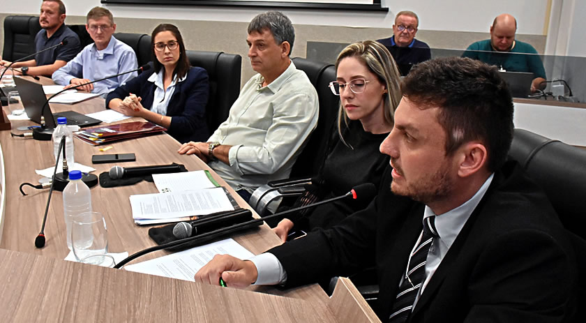 Representantes do Executivo atendem convocação da Câmara e explicam sobre concessão da água e saneamento