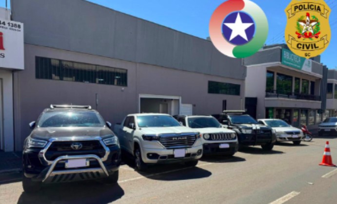 Operação contra o tráfico de drogas apreende armas, veículos e mais de R$ 400 mil