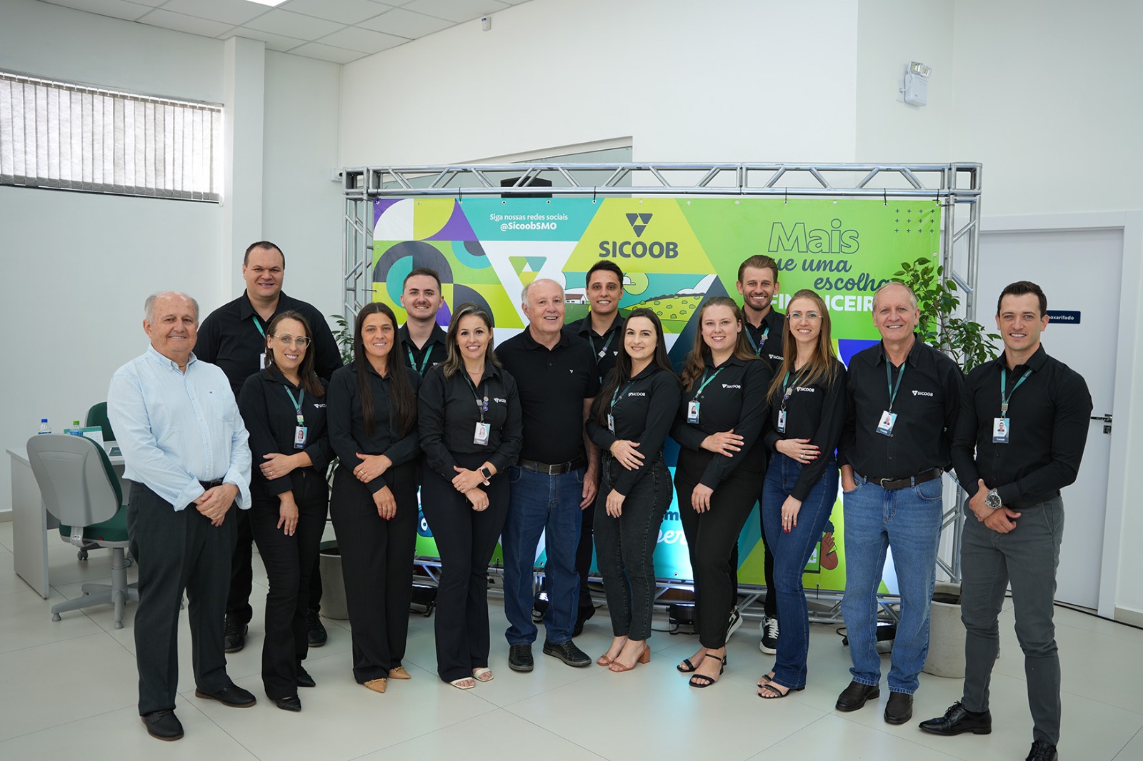 Sicoob apresenta nova agência e celebra sua trajetória no município