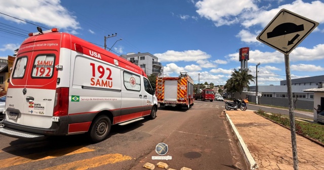 Mulher é resgatada após colisão entre motocicleta e caminhão no Bairro São Jorge
