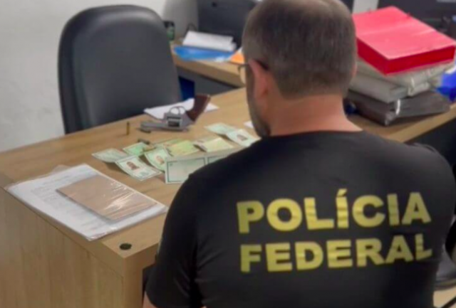 Grupo que fazia e vendia carteiras de habilitação falsas é alvo de operação da PF em SC