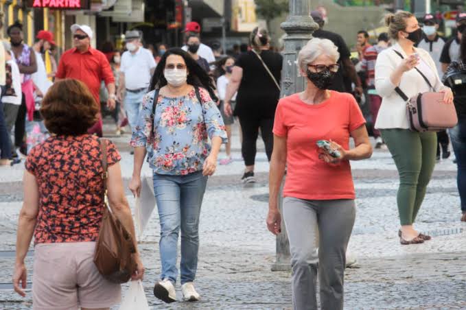 Com 65% de imunizados, liberação do uso de máscaras em SC já tem data para ser discutida