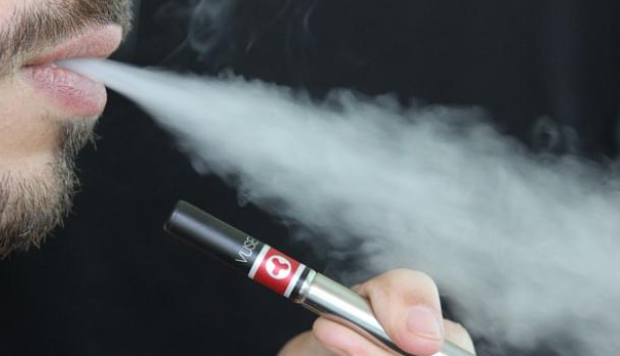 Cigarro eletrônico aumenta risco de doenças pulmonares e preocupa especialistas