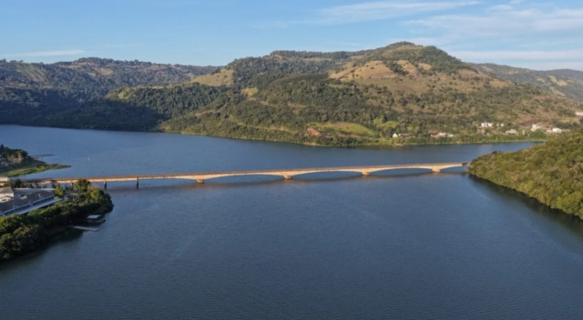 Ponte do Goio-Ên recebe sistema de iluminação com investimento de R$ 400 mil