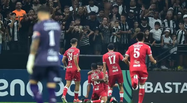 Corinthians é derrotado em casa pelo Huracán na estreia da Sul-Americana