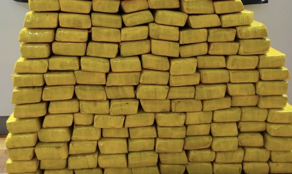 Polícia apreende cerca de 82 kg de maconha após perseguição