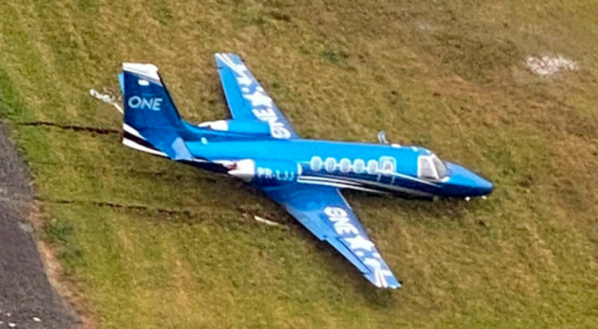Aeronave derrapa e sai da pista após pouso em aeródromo de Santa Catarina
