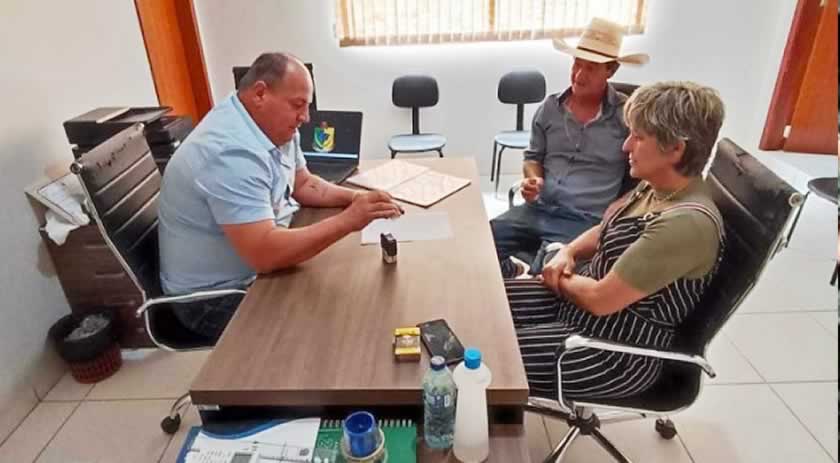Prefeita de cidade do Mato Grosso cumpre promessa e renuncia após posse de Lula