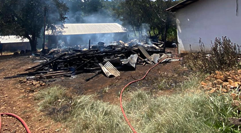 Incêndio destrói galpão, deixa animais mortos e atinge parte de residência no interior