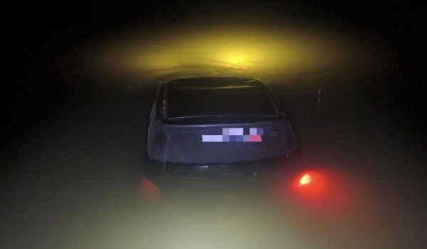 Motorista sai da pista e cai em açude na SC-163 após beber com amigos em Descanso