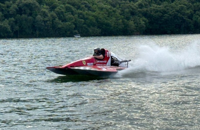 Provas de Motonáutica reúnem pilotos de cinco países e atraem 8 mil pessoas