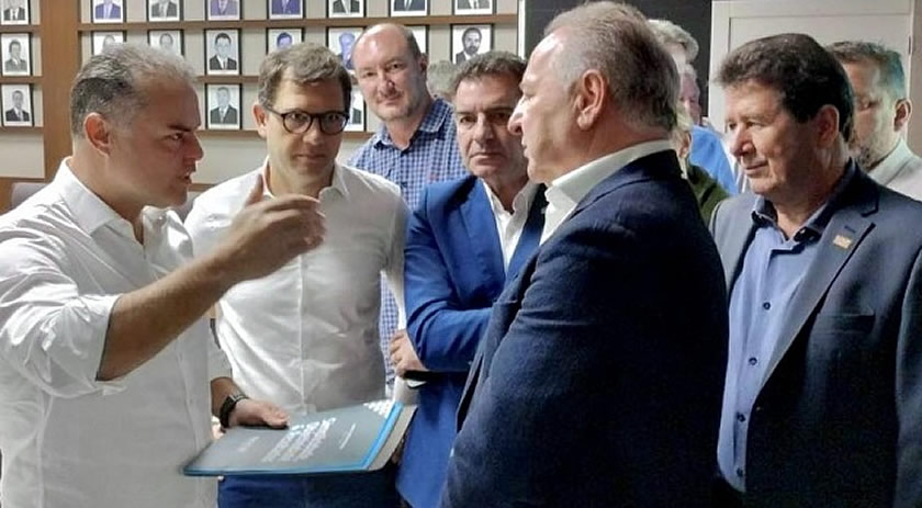 Prefeito de São Miguel do Oeste entrega demandas ao Ministro dos Transportes
