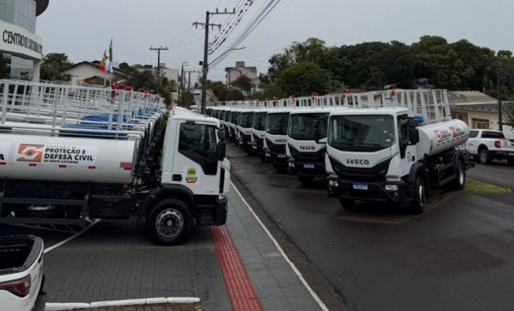 Município é contemplado com caminhão pipa e Kit da Defesa Civil