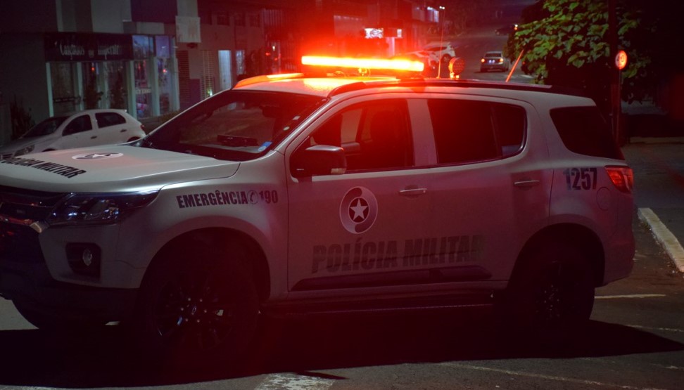 Homem é preso por ameaça e perseguição contra ex-companheira