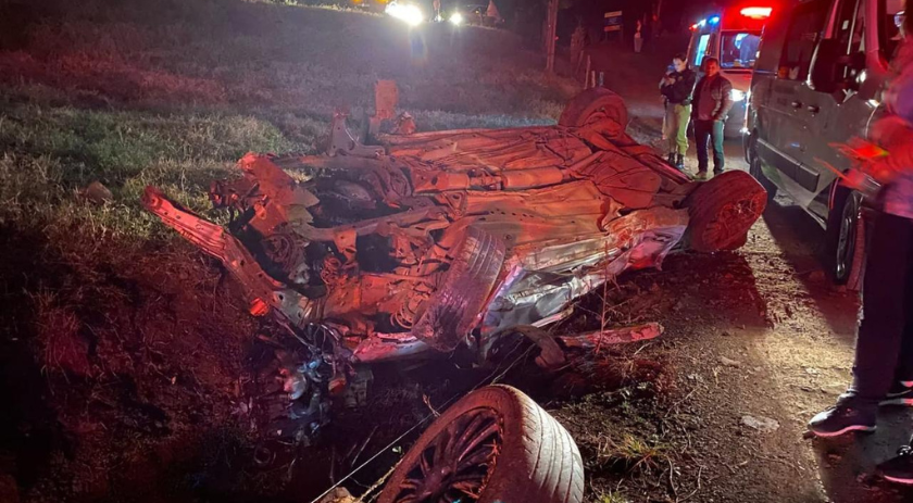 Jovem morre após ser ejetado de veículo durante capotamento