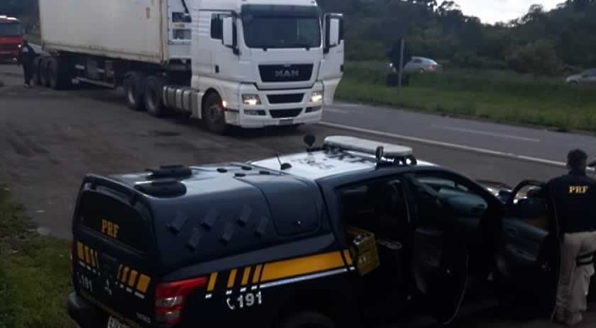PRF flagra mais de 15 toneladas de excesso em bitrem na BR 282