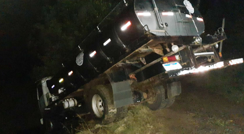 Motorista fica ferido ao ser atropelado pelo próprio caminhão