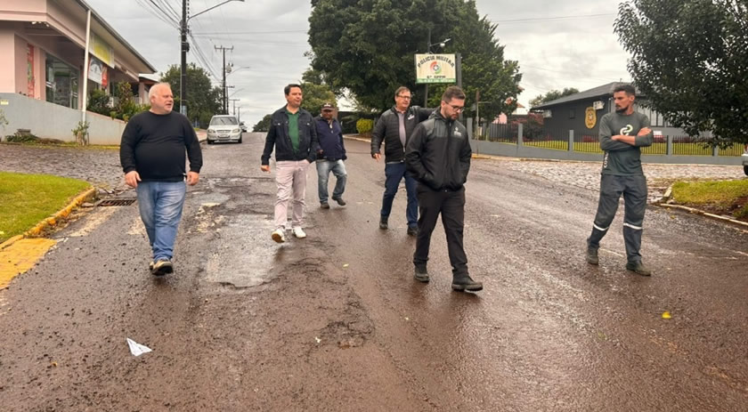 Equipe do Conder faz levantamento para iniciar asfaltamento da Santos Dumont